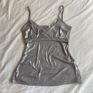 Silvrig linne - As fint silvrig linne! Tycker om det jättemkt men kommer ba aldrig till användning💛💛