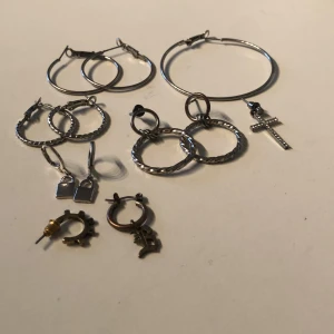 Silver öehängen - Silver örhöngen som jag inte använder längre, 10kr för var och en 