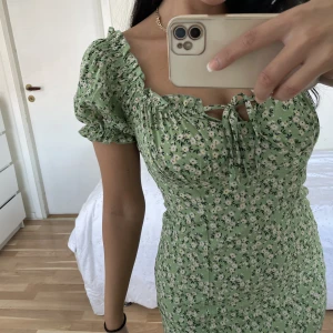 Klänning - Fin oanvänd sommarklänning, storlek xs/s 