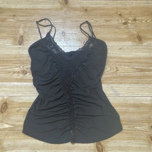Linne med spetsdetaljer💕😍 - Superfint och även rätt stretchig! Köparen står för frakt 🥰