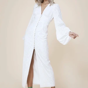 Adoore klänning - Aldrig använd! Köparen står för frakt!