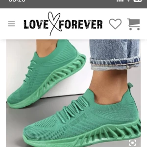 Gröna sneakers  - Säljer vidare dessa super snygga sneakers i storlek 37. Endast testade.  
