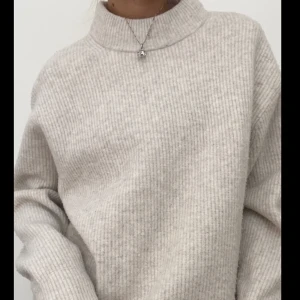 Stickad tröja - Jätte fin och skön stickan tröja från uniqlo