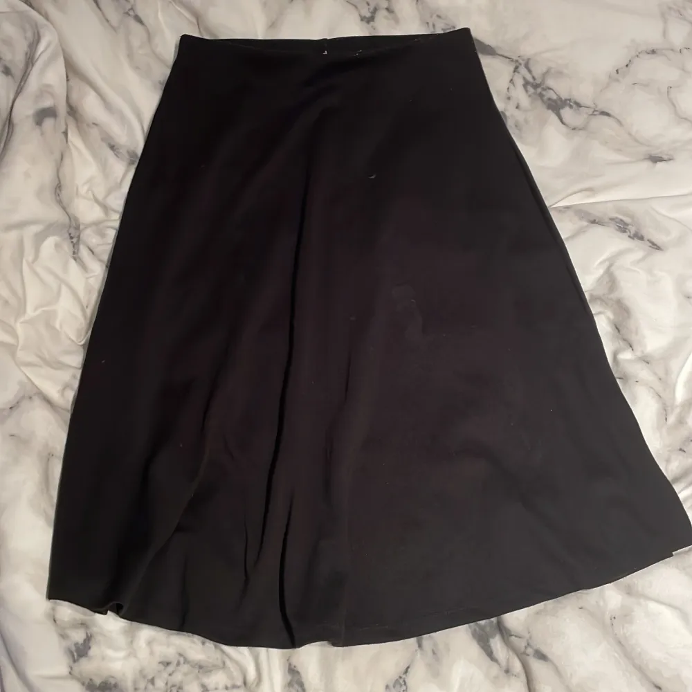 Svart kjol från Lager 157 i storlek XS/S. Kjolar.
