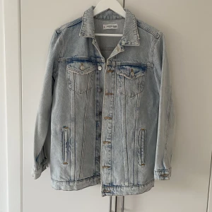 Jeansjacka - Fin men säljs pga används ej, den är som ny💛