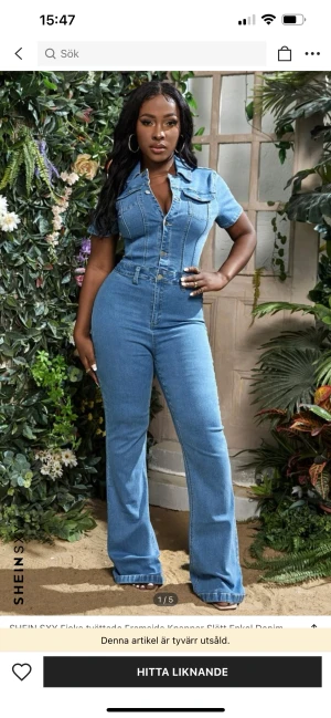Jeans jumpsuit - Säljer denna snygga slutsålda jumpsuit från Shein använd fåtal gånger den har tyvärr blivit för liten för mig. Köpte för 439kr❣️