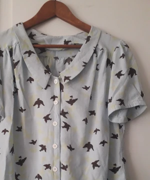 Vintage blus - Söt blus med fågelmönster
