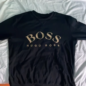 Hugo boss tröja  - Storlek L men ganska liten, bra skick