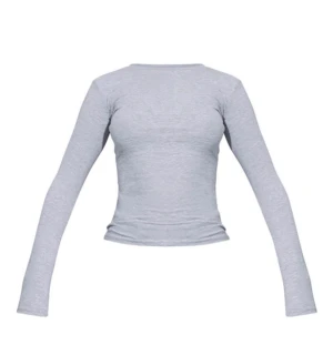 Pretty Little Thing tröja - En superfin långärmad grå tröja från Pretty Little Thing💖 Säljer den pga att den inte passade mig. Den är endast testad och prislappen sitter kvar💗 (andra bilden är lånad)💞 (säljer en likadan fast grå)💘