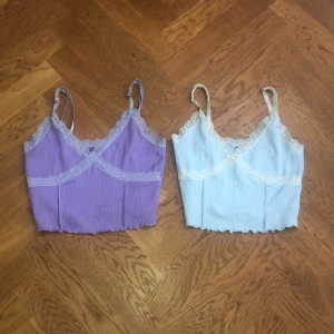 Linnen - 2 linnen i lila och ljusblått med spettsdetaljer. Dem är från h&m/ devided. 15kr för båda o 10kr för ett