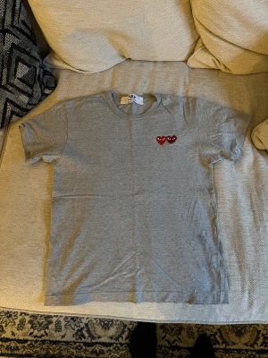 Cdg t-shirts  - T-shirt storlek S