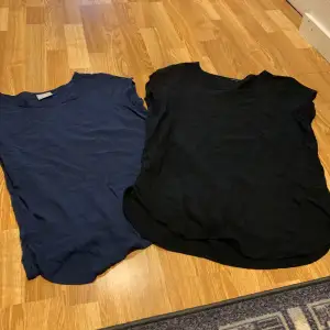 2 likadana blusar från vero Moda  Strl M på båda Inga defekter Båda för 180 kr Tryck gärna köp nu😃