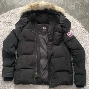 Canada Goose Jacka  - Helt ny, knappt använd 