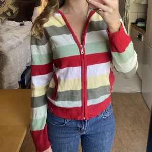 2000-tals zip up - Stickad kofta/zip up hoodie från s.Oliver i så fina höstiga färger!😍 Perfekt skick