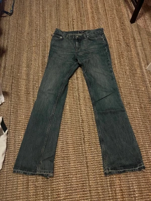 Ralph lauren polo jeans - Asgrymma Ralph lauren polo jeans med en sinnessjukt snygg bootcut. Säljer för de har blivit för små. Det står storlek 33 men sitter mer som 30