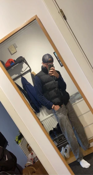 Väst - Väst från weekday, använd endast 1 gång. Perfekt till hösten. Priset kan diskuteras 