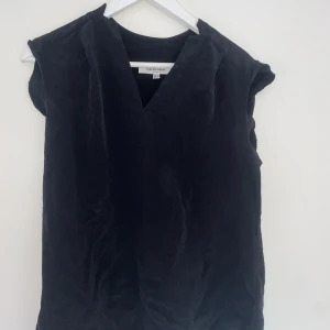 Linne - Ett svart linne, utan hål, fläckar osv