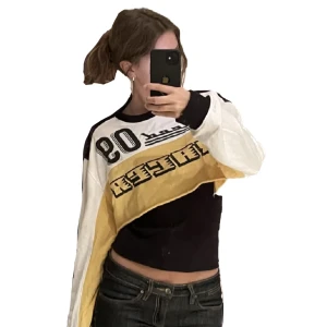 Tröja  - Kort croppad tröja🌟