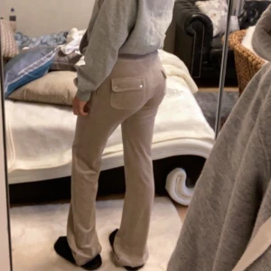 Juicy byxor  - Ett par juicy byxor i färgen string säljer den då jag inte använder den. Möt endast upp (Malmö,hbg)