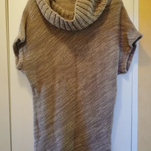 Polotröja - Polotröja ifrån Vila i storlek M/L. 