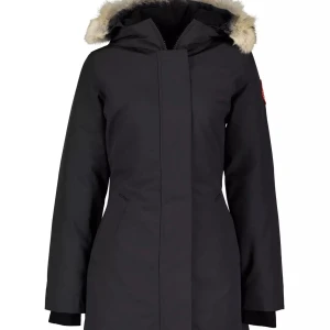 CANADA GOOSE - Victoria parka. Sparsamt använd endast 1 vinter. PRIS KAN DISKUTERAS!! Köpt för 12 000, kvitto finns 