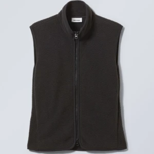 fleece väst - fleece väst från weekday, helt ny och oanvänd 