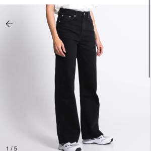 svarta lager 157 jeans, modellen heter ”boulevard” original pris är 300💓