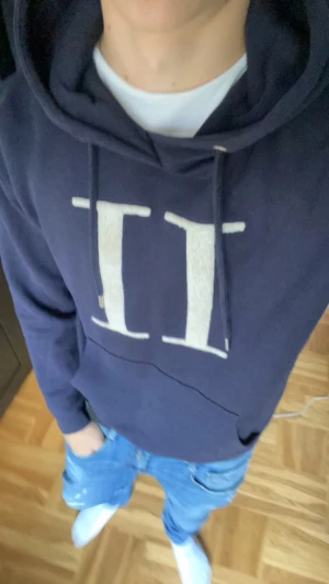 Hoodie  - Fin hoodie skick 7,5/10