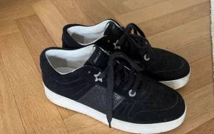 Jimmy Choo sneakers - nya Jimmy Choo sneakers. Dustbag, kvitto och kartong medföljer😍 Verklig