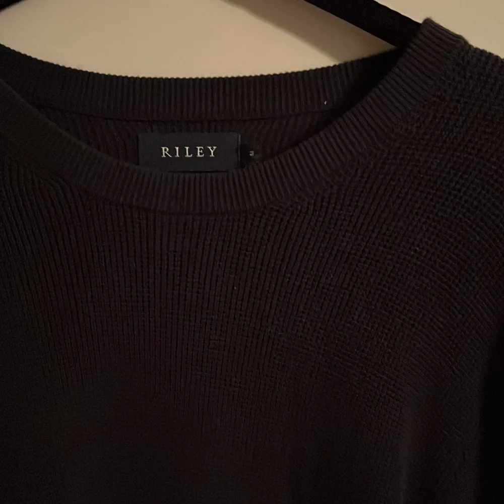 Säljer min snygga Riley hoodie köpt från brothers, pga att den ej kmr t användning nypris 899. Hoodies.