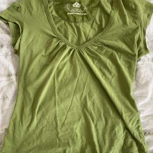 Fin grön urringad Tshirt 