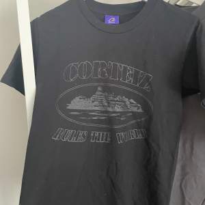 Säljer denna Cortiez t-shirt då den var alldeles för liten för mig. Endast använd en gång.