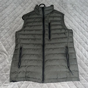 Peak performance Väst - Ny peak performance väst   Storlek S   