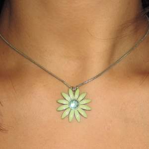 Cute Pastel Green Enamel Flower Necklace (choker)   In good used condition   DM me if you have questions   
