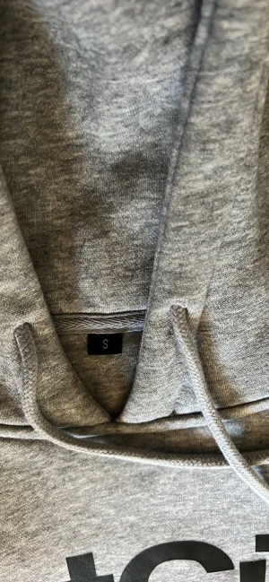Dirt cult hoodie  - En grå hoodie i det kända märket dirt cult  Använd två ggr 