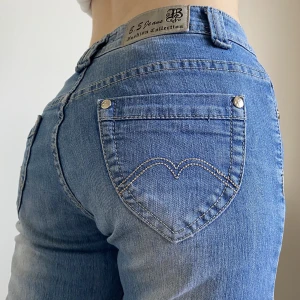Lågmidjade utsvängda jeans  - As gulliga lågmidjade jeans med utsvängda ben 💗🥺 Kom privat vid era funderingar <3~ frakt 29kr