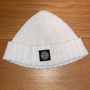 Stone island mössa - Stone island mössa använd 2 gånger, jätte bra skick, öppen för byten