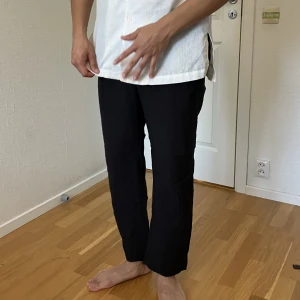 Weekday byxor - Byxor från Weekday i skönt o svalt material, perfekta för sommaren! Inget att annärka på vad gäller skick. 