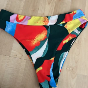 Bikini underdel - Färgglad bikini underdel från Cider. 