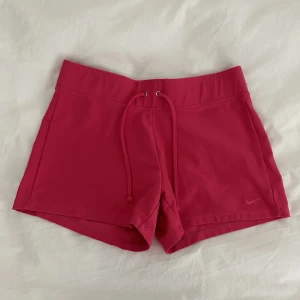 Trendig nike shorts - Jättefin Nike shorts i nyskick, storlek s!💖