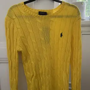 Brand new Ralph Lauren yellow crew neck jumper with tags, retails for 1600kr💛 size XS 