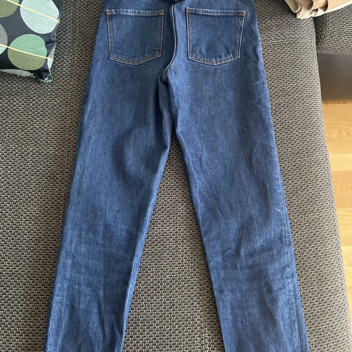 Mörkt blåa jeans - 90