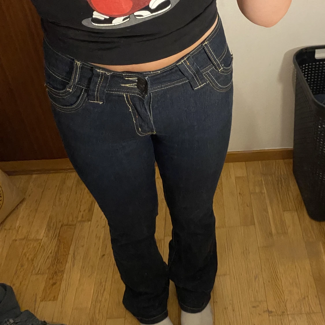 Snygga bootcut lowrise/midrise jeans