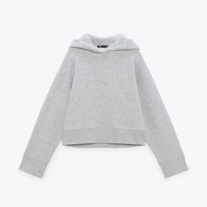 Zara hoodie - Populär grå hoodie från Zara! Jättesnygg och skön men kommer ej till användning längre. Storlek L men passar även om man bär S!