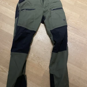 Byxq - En lager 157 fritidsbyxa. 