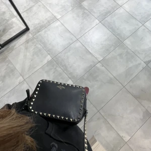 Valentino väskan  -  Intresse koll på min fina valentino väska kan möjligts sälja vid bra pris