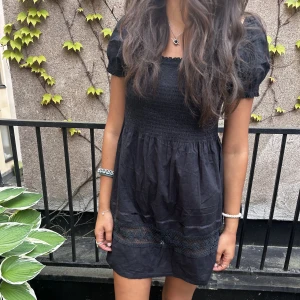 🖤Svart klänning🖤 - Jätte fin sommarklänning, med fina ärmar och lite detaljer