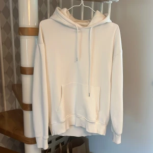 Zara Hoodie - En snygg zara hoodie som inte kommit till användning, skick 9/10