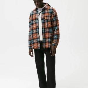 Mixfärgad overshirt - En tjock skjorta som kan användas som jacka under höst och vår, köpt på zara 