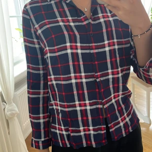 Skjorta - Skön och snygg vanlig skjorta att ha på 